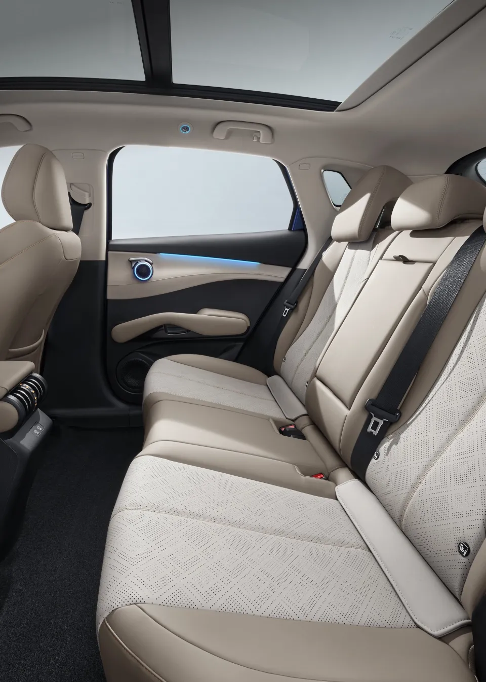 BYD ATTO 3 EVO Generous rear-passenger space