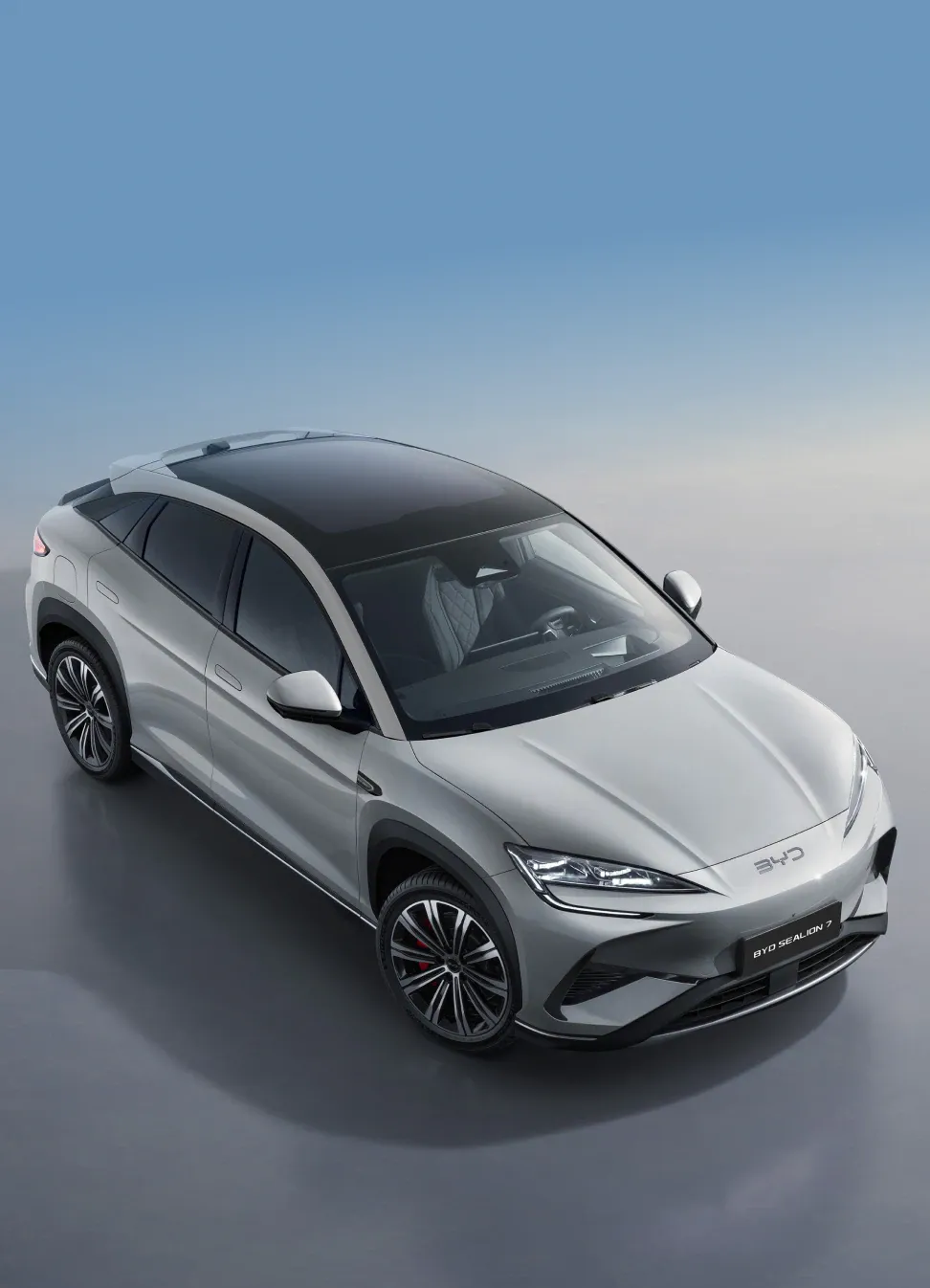 BYD SEALION 7 Sleek, flowing lines